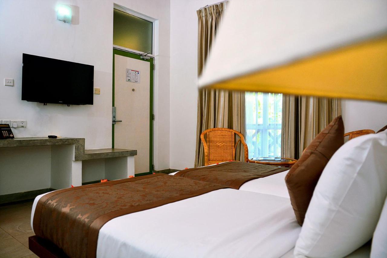 Amaranthe Bay Resort & Spa Тринкомале Екстериор снимка