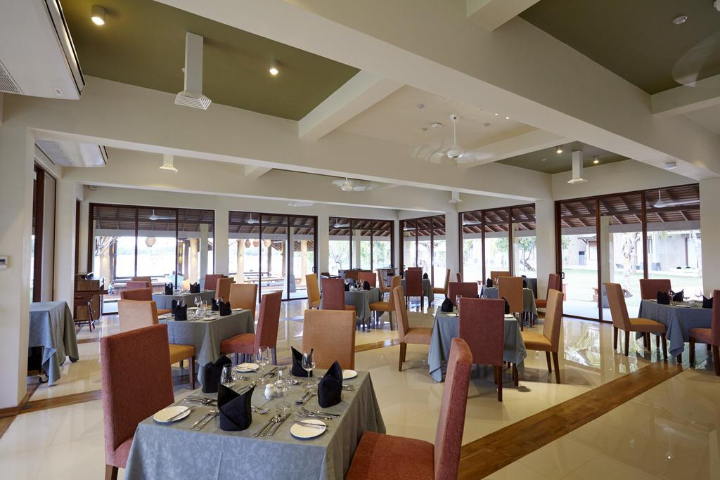 Amaranthe Bay Resort & Spa Тринкомале Екстериор снимка